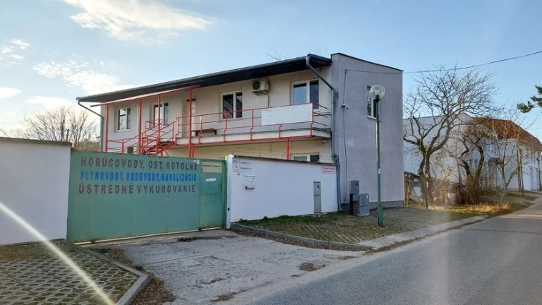 Prenajmeme skladový areál s admin budovou v BA IV. Lamači