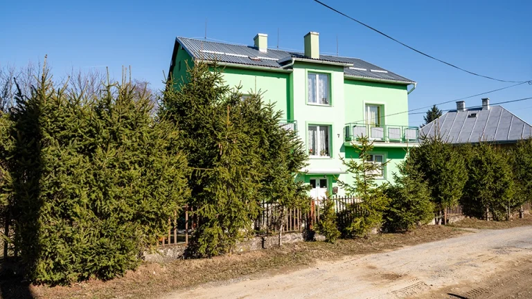 3-IZBOVÝ PRIESTRANNÝ BYT V HAŽLÍNE
