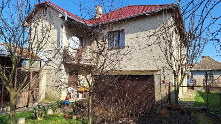 Rodinný dom 1+4, nová strecha, kúrenie, garáž
