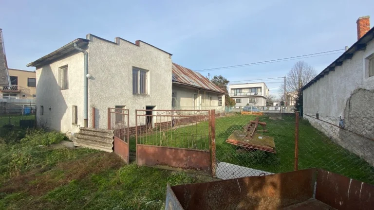 Na predajstarší rodinný dom v obci Parchovany