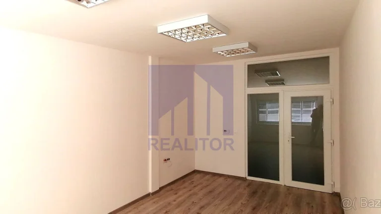 Prenájom - kancelársky priestor 24 m2 Banská Bystrica, centr