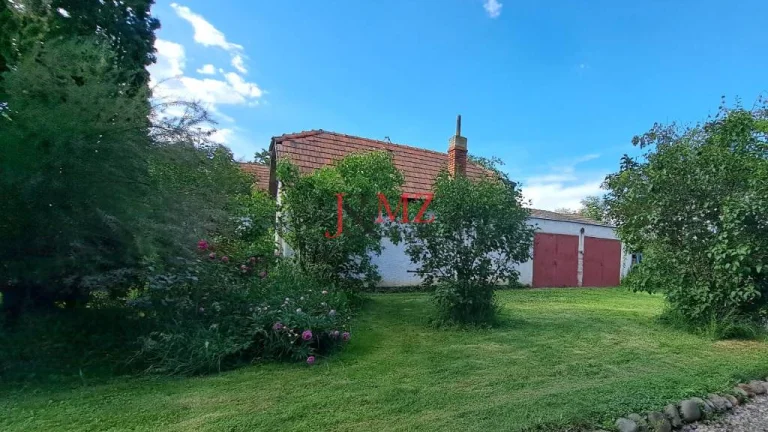 Rodinný dom, záhrada 1000 m2, šírka 27m, Nový Tekov (SM - 81