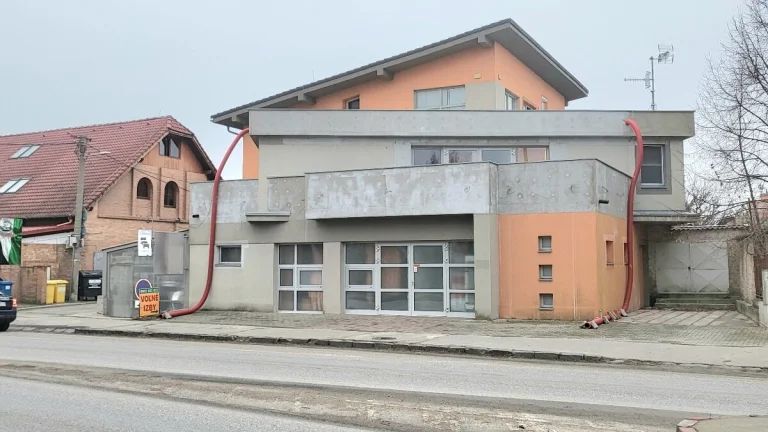 Nájomný dom, 20 izieb + 3 apartmány, 17 parkov. miest.
