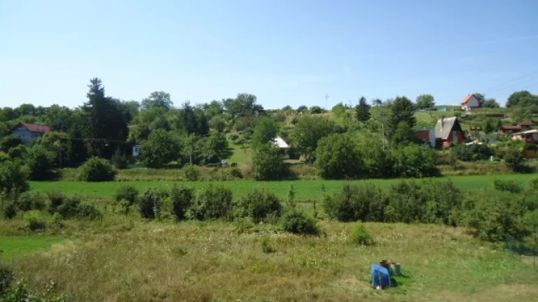 Slnečný široký pozemok Levice, časť Dolný Urban