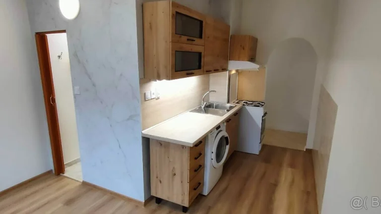 Prenájom 2 izbový byt s balkónom Nové Zámky