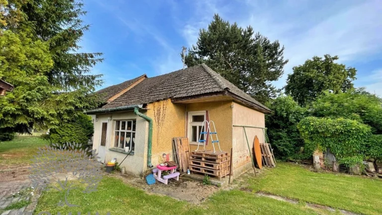 Dve drobné stavby v obci Modrovka, slnečný pozemok 681m2, kú