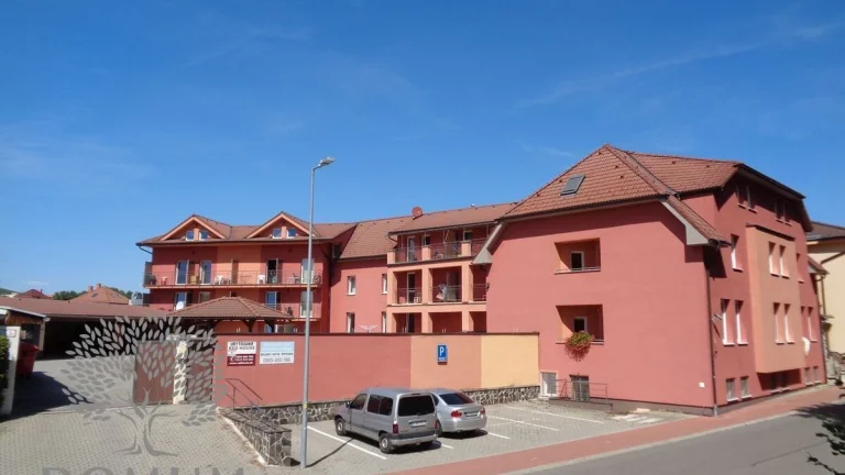 Ubytovacie zariadenie - Apartmánové byty Nové Mesto n/V, RED