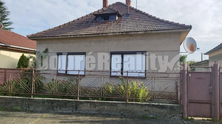 Zaujímavý a zachovalý 4 izbový rodinný dom v povodnom stave