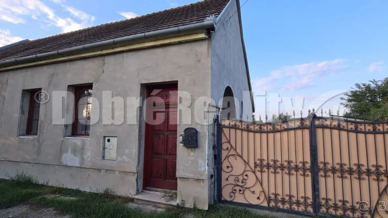 RD s veľkým pozemkom za domom 2455 m2 v kľudnej časti obce