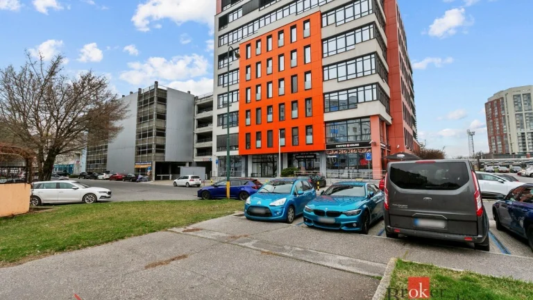 NA PRENÁJOM 2 alternatívne 3 moderné kancelárie + možnosť pa