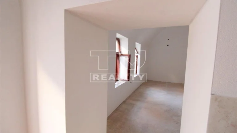 NA PREDAJ - DVA IDENTICKÉ DOMČEKY / APARTMÁNY NA LIPTOVE
