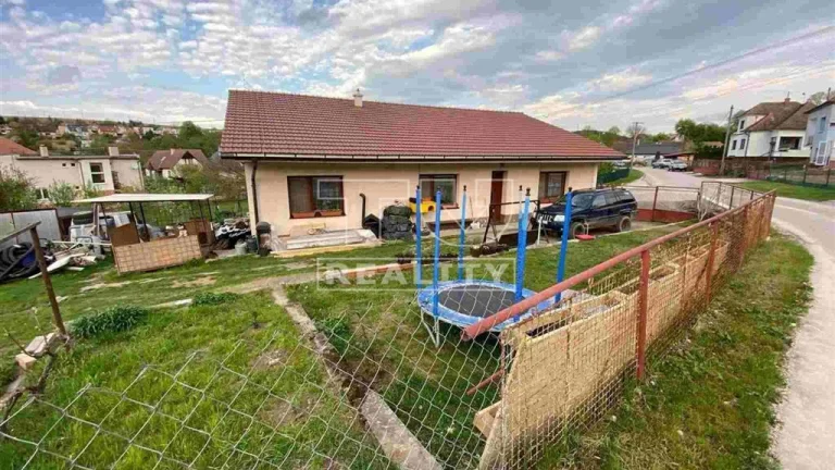 NA PREDAJ RODINNÝ DOM V KRÁSNOM TICHOM PROSTREDÍ, 240m2,...