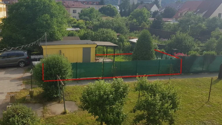 Garáž s pozemkom