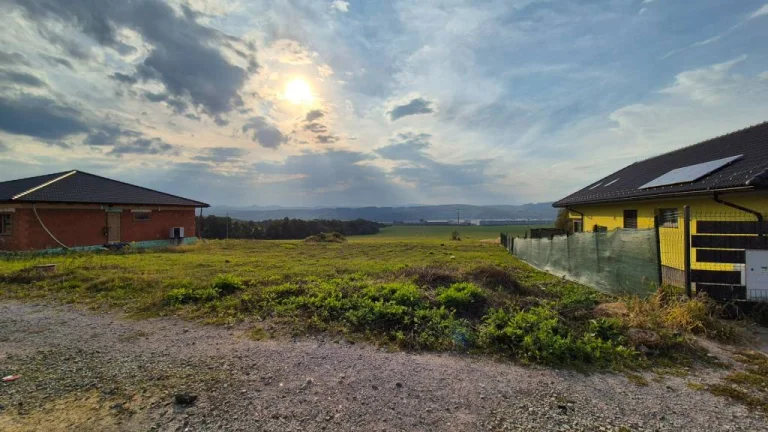 Stavebný pozemok, skvelá lokalita, nová ulica, Záborské, 853