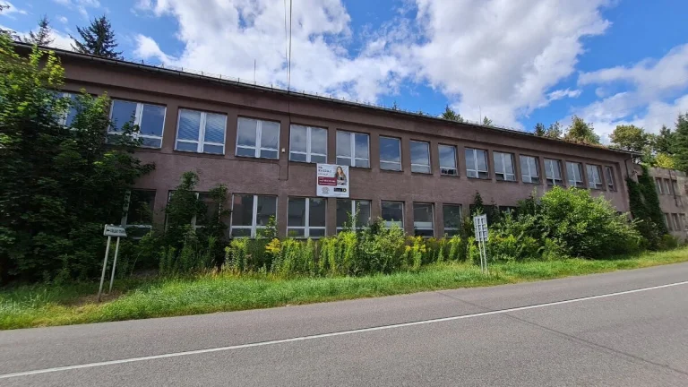 PREDAJ: skladové príp.kancelárske priestory Valaská (Piesok)