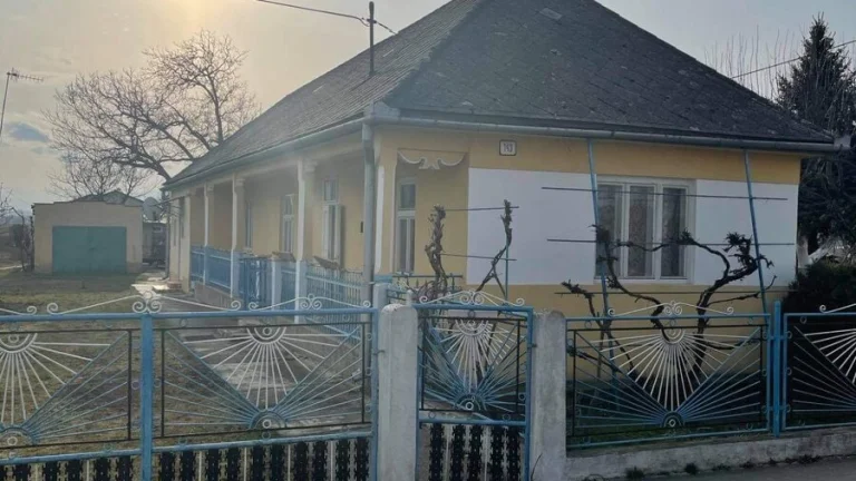 Starši rodinny dom Kokšov Bakša