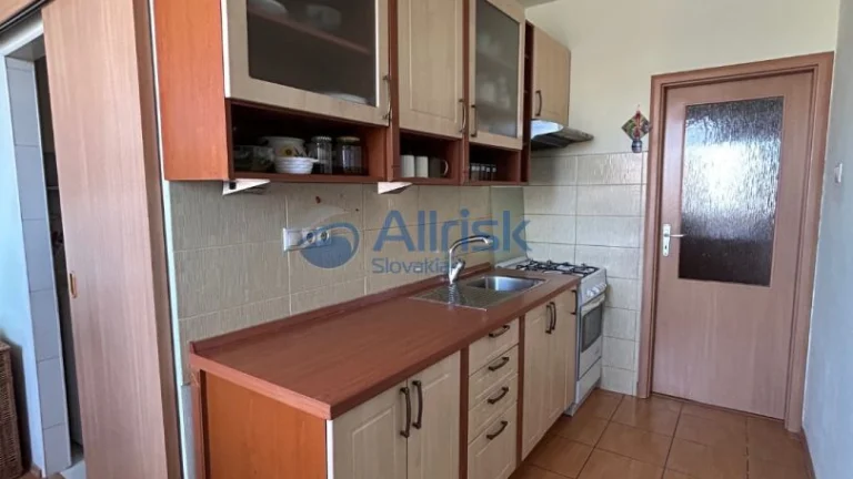 4-izbový byt s balkónom v blízkosti centra mesta na predaj