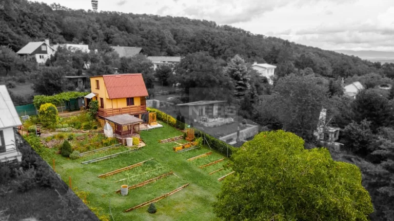 Na predaj chata s priestranným pozemkom a výhľadom na Košice