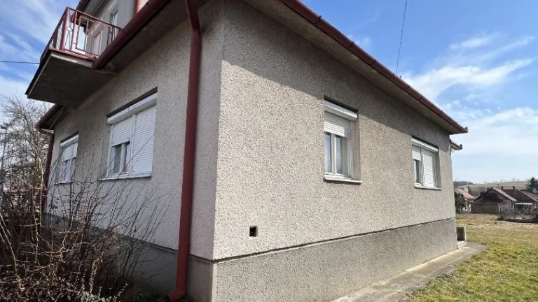 Predaj 4 izbový rodinný dom v peknej ulici obce Volkovce