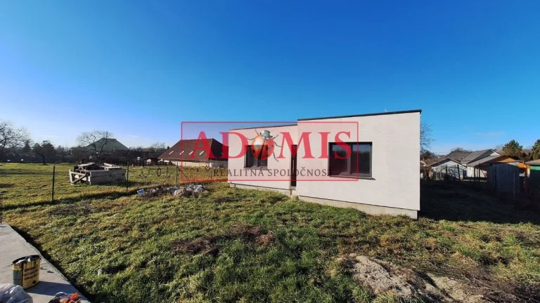 Predáme holodom + základovú dosku na dom 948m2, Veľká Ida,ko