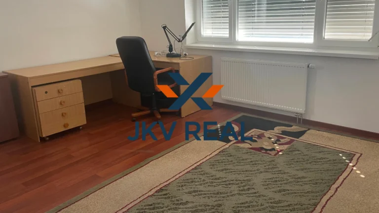 Na prenájom slnečný 2-izbový byt Nové Mesto na ulici Klenová