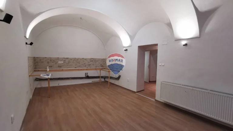 Zrekonštruované obchodné priestory, 81m2, Hlavná ul., Košice