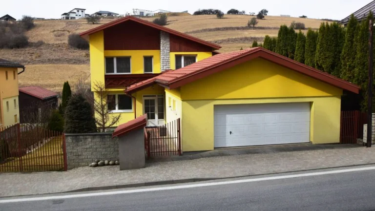 NA PREDAJ 5 IZBOVÝ RODINNÝ DOM, 3 PODLAŽNÝ, POZEMOK 1083m2;