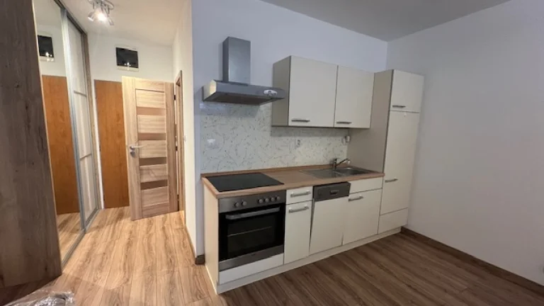 1 izb. byt s balkónom, NA PIESKU