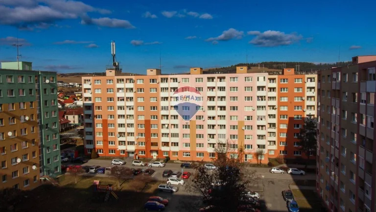 KRÁSNY SLNEČNÝ 3-izbový byt s balkónom, v obľúbenej lokalite