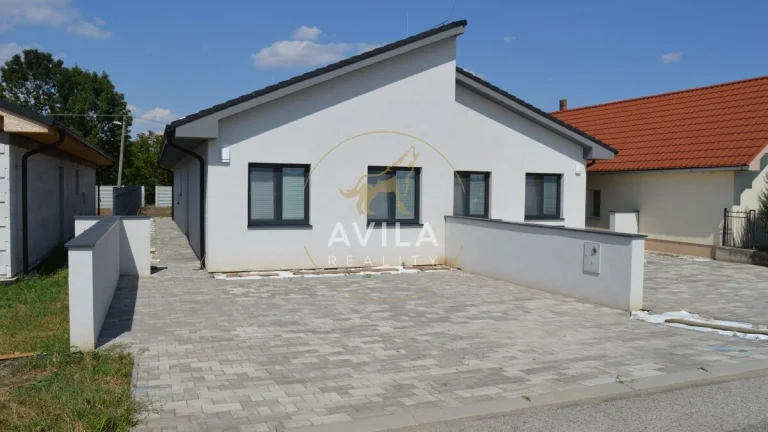 REZERVOVANÝ: skolaudovaný 4 izbový rodinný dom (B) na pozemk