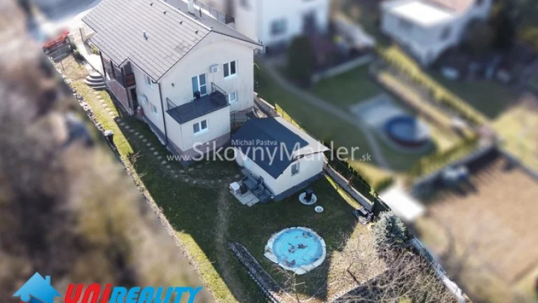 BREZOLUPY - Novostavba rodinného domu / pozemok 806 m2