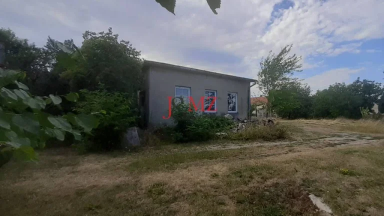 Budova s pozemkom 815 m2, Levice, Kalinčiakovo (SM - 809)