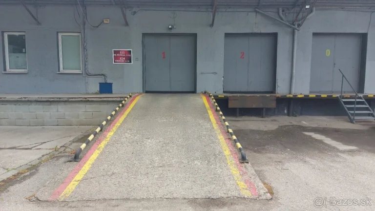 Prenájom haly/predajňa a sklad, výroba/, 440 m2, Jazerná ul