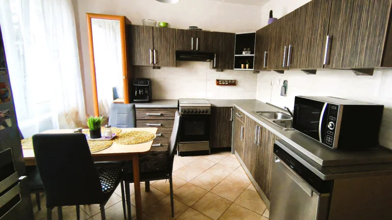 Veľký 3-izbový byt s lodžiou, Sásová