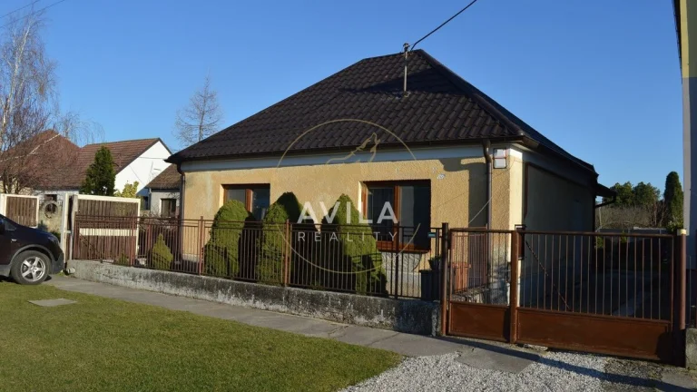 REZERVOVANÉ: Praktický 4izbový rodinný dom na pozemku 566m2