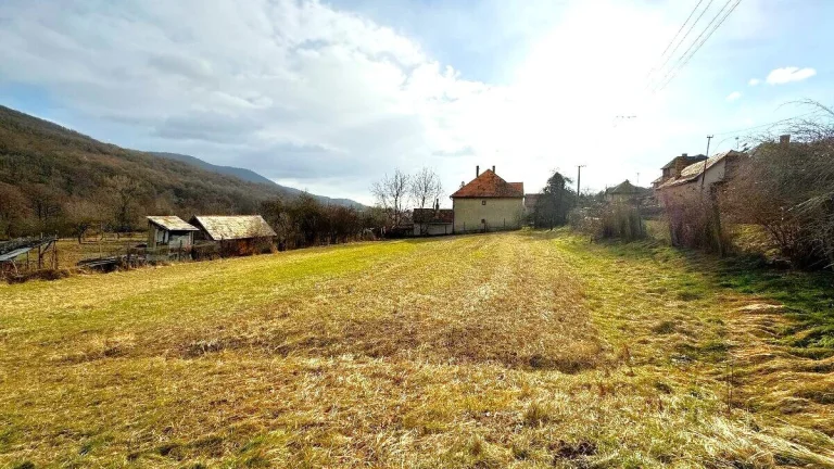 Slnečný pozemok v Horných Plachtinciach