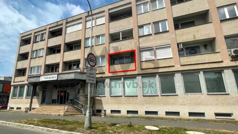 KANCELÁRIA V CENTRE MESTA V BUDOVE VÚB | KOMÁRNO
