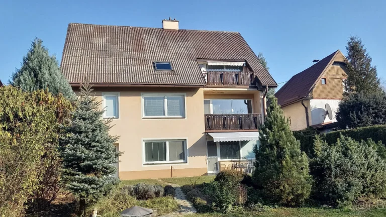 RODINNÝ DOM s dvojgarážou, v blízkosti centra BB