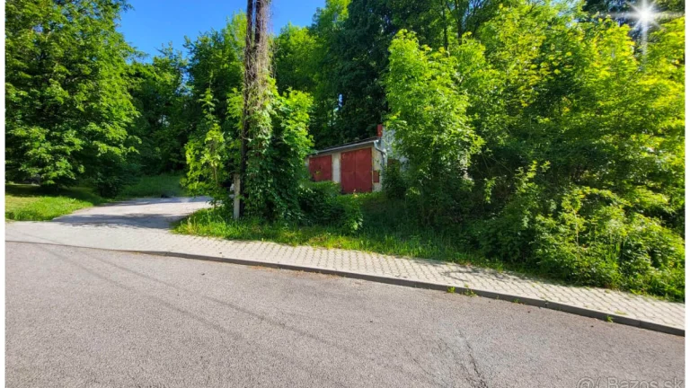 POZEMOK / PREDAJ / Sídlisko SNP / blízke CENTRUM / 1117 m2