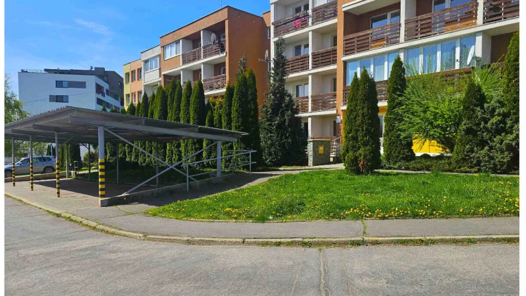PARKOVACIE MIESTO / PREDAJ / BB / CENTRUM / KOMENSKÉHO