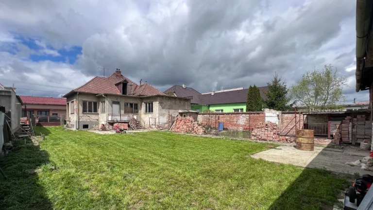 AFYREAL predaj pozemok Hlohovec, časť Šulekovo so starším ro