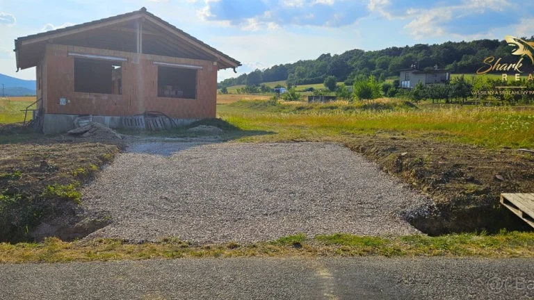 NOVÁ CENA Rozostavaný bungalov v krásnom prostredí