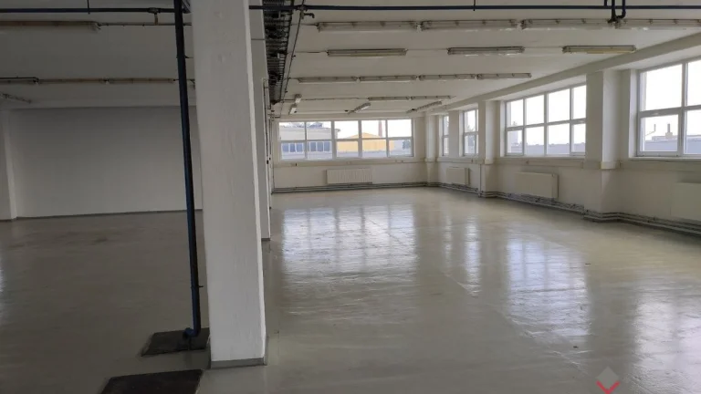 Prenájom skladovacích priestorov 1220 m2 v priemyselnej zóne