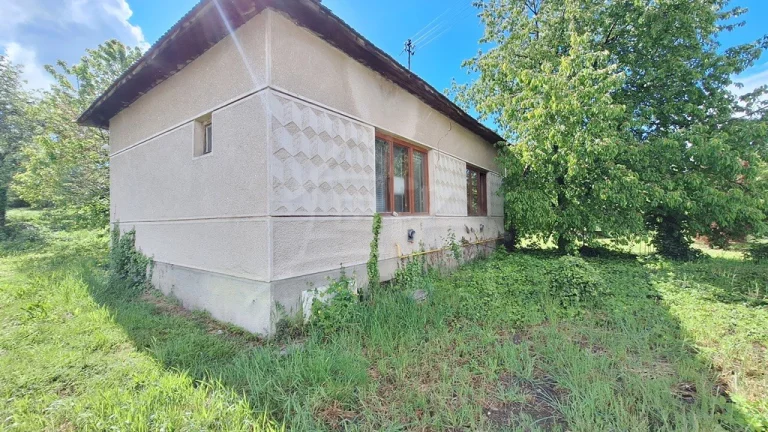 Pôvodný dvojizbový rodinný dom na chalupu v kľudnej časti