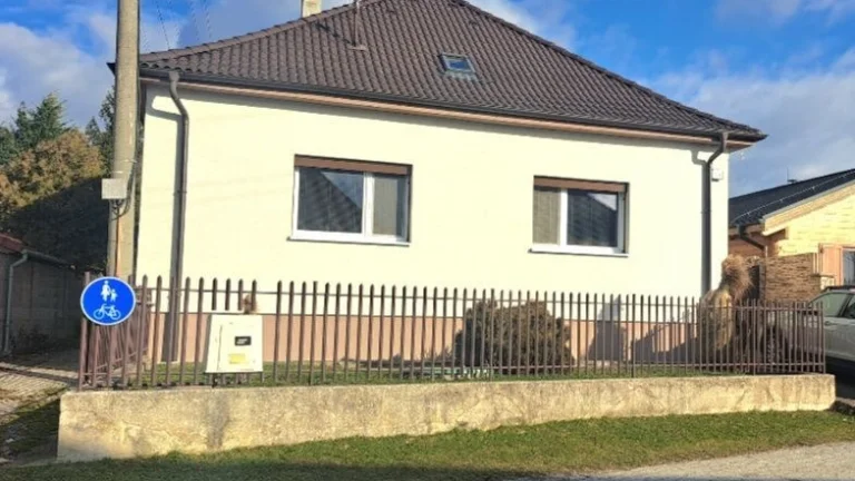 Dvogeneračnú stavbu v malebnej obci Trstín