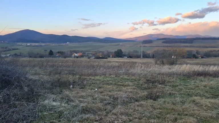 Stavebný pozemok s krásnym výhľadom - Trenčianske Jastrabie
