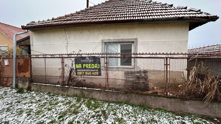 Znížená cena Rodinný dom na veľkom pozemku v Nesvadoch, l