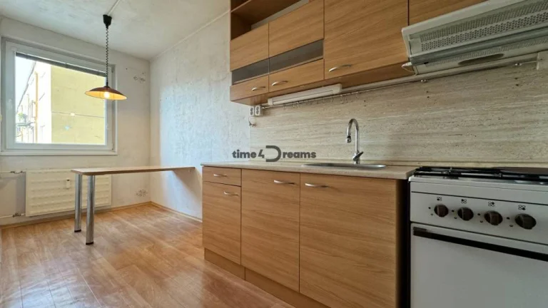 Na predaj: 3 izb.byt + LOGGIA + PIVNICA