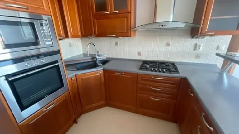 Na prenájom ----3izbový byt Gazdovská Ul.
