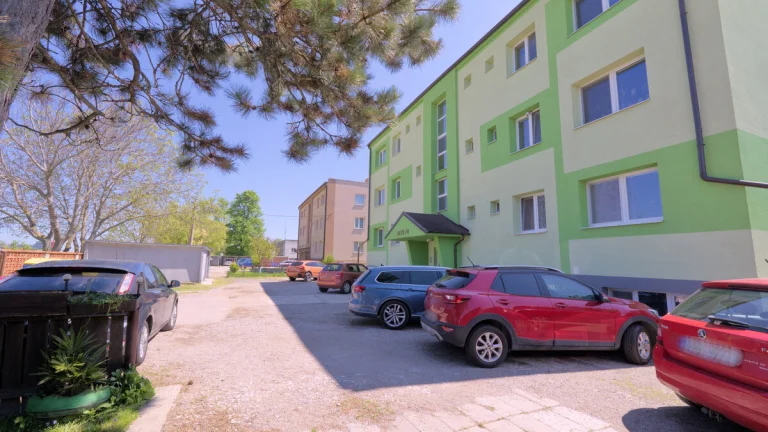 EXKLUZÍVNE 2-izbový byt a DVE PARKOVACIE MIESTA na Modranske
